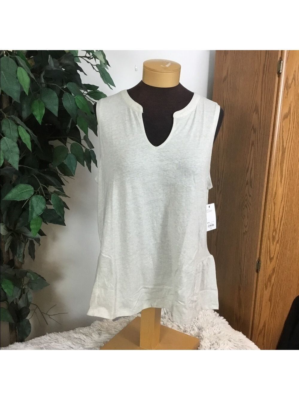 SONOMA L Peplum tank with notch neck Gray